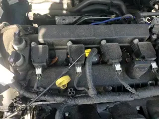 ✅ 2018 Ford Focus SE • VIN: 1FADP3F26JL327953 • Лот: 84522605. Опубликован ранее на Copart с пробегом 111 624 миль. Бесплатный доступ к архиву аукционных продаж из США и подробный отчёт об истории автомобиля на DreamBid. Изображение 13.