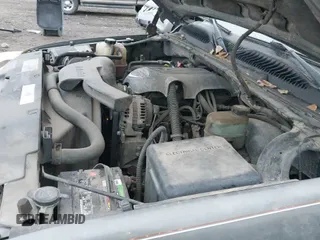 ✅ 2001 Chevrolet Suburban LS • VIN: 3GNFK16T41G243519 • Лот: 41094019. Опубликован ранее на IAAI с пробегом 220 640 миль. Бесплатный доступ к архиву аукционных продаж из США и подробный отчёт об истории автомобиля на DreamBid. Изображение 19.