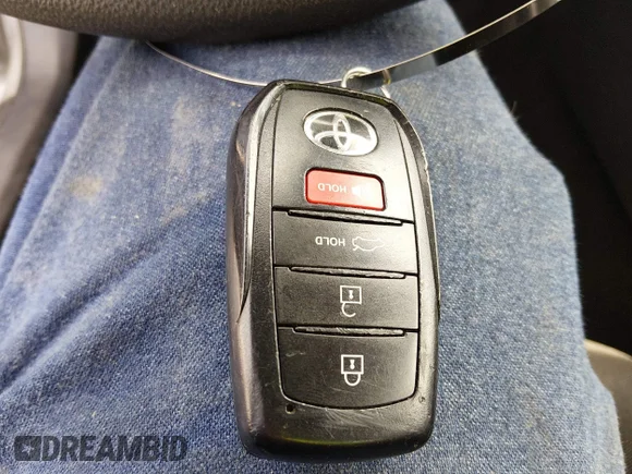 ✅ 2025 Toyota Camry LE • VIN: 4T1DAACK6SU023985 • Lot: 44644695. Wystawiony na IAAI z przebiegiem 56 532 mil. Bezpłatny archiwum sprzedaży aukcyjnych z USA i szczegółowy raport historii pojazdu na DreamBid. Zdjęcie 11.