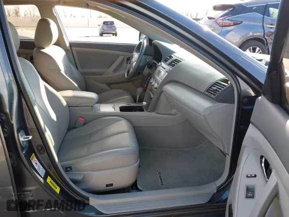 ✅ 2010 Toyota Camry LE • VIN: 4T4BF3EK7AR041191 • Lot: 43985870. Wystawiony na IAAI z przebiegiem 91 024 mil. Bezpłatny archiwum sprzedaży aukcyjnych z USA i szczegółowy raport historii pojazdu na DreamBid. Zdjęcie 5.