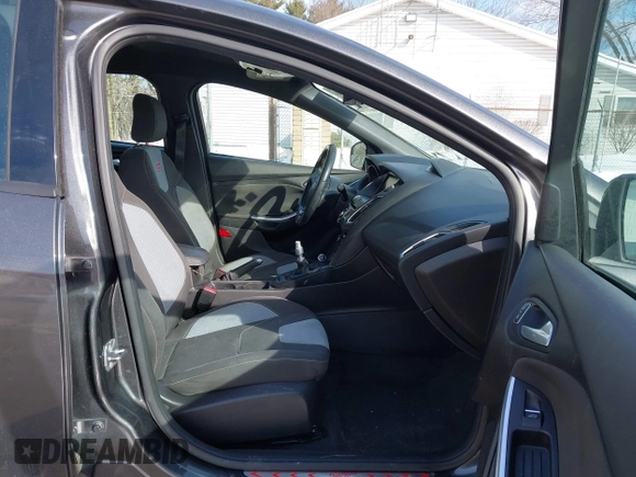 ✅ 2015 Ford Focus ST • VIN: 1FADP3L99FL311271 • Lot: 44266030. Wystawiony na IAAI z przebiegiem 137 113 mil. Bezpłatny archiwum sprzedaży aukcyjnych z USA i szczegółowy raport historii pojazdu na DreamBid. Zdjęcie 5.