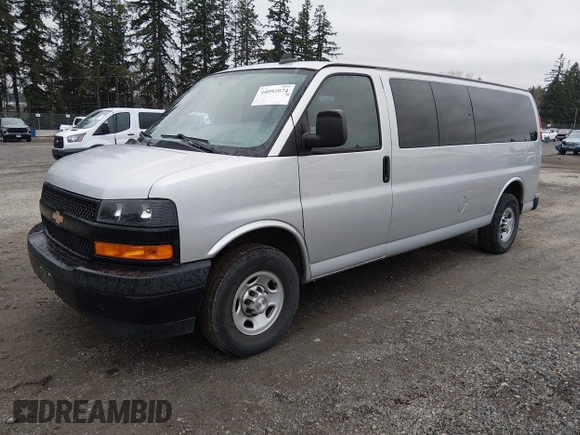 ✅ 2020 Chevrolet Express Passenger LS • VIN: 1GAZGNFG2L1266910 • Lot: 44092074. Wystawiony na IAAI z przebiegiem 77 850 mil. Bezpłatny archiwum sprzedaży aukcyjnych z USA i szczegółowy raport historii pojazdu na DreamBid. Zdjęcie 2.