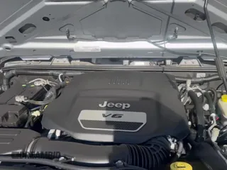 ✅ 2018 Jeep Wrangler Unlimited Sport S • VIN: 1C4BJWDG5JL926863 • Lot: 90068215. Wystawiony na Copart z przebiegiem 78 040 mil. Bezpłatny archiwum sprzedaży aukcyjnych z USA i szczegółowy raport historii pojazdu na DreamBid. Zdjęcie 11.