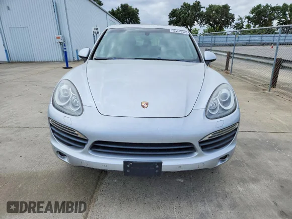 ✅ 2011 Porsche Cayenne S • VIN: WP1AB2A29BLA48445 • Лот: 54102876. Опубліковано раніше на Copart з пробігом 172 440 миль. Безкоштовний доступ до архіву аукціонних продажів зі США та докладний звіт про історію автомобіля на DreamBid. Зображення 5.