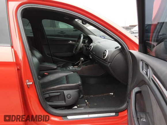 ✅ 2018 Audi RS 3 • VIN: WUABWGFF8J1905483 • Lot: 44384089. Wystawiony na IAAI z przebiegiem 56 411 mil. Bezpłatny archiwum sprzedaży aukcyjnych z USA i szczegółowy raport historii pojazdu na DreamBid. Zdjęcie 5.