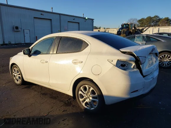 ✅ 2017 Toyota Yaris • VIN: 3MYDLBYV4HY153469 • Lot: 43960173. Wystawiony na IAAI z przebiegiem 138 629 mil. Bezpłatny archiwum sprzedaży aukcyjnych z USA i szczegółowy raport historii pojazdu na DreamBid. Zdjęcie 3.