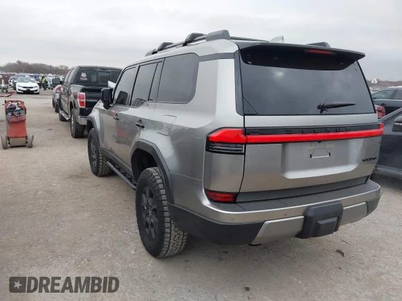 ✅ 2025 Lexus GX 550 Overtrail+ • VIN: JTJTBCDXXS5039925 • Lot: 44209471. Wystawiony na IAAI z przebiegiem 6 497 mil. Bezpłatny archiwum sprzedaży aukcyjnych z USA i szczegółowy raport historii pojazdu na DreamBid. Zdjęcie 3.