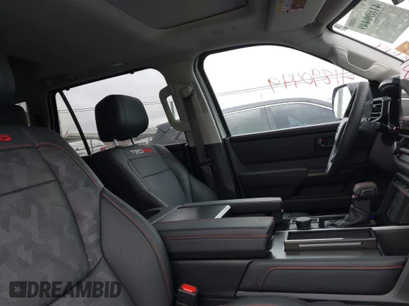 ✅ 2023 Toyota Sequoia SR5 • VIN: 7SVAAABA5PX007207 • Lot: 41890449. Wystawiony na IAAI z przebiegiem 17 290 mil. Bezpłatny archiwum sprzedaży aukcyjnych z USA i szczegółowy raport historii pojazdu na DreamBid. Zdjęcie 5.