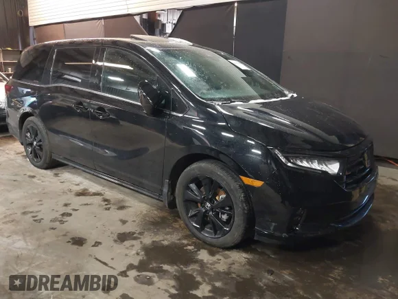 ✅ 2024 Honda Odyssey Sport • VIN: 5FNRL6H75RB075763 • Lot: 44339448. Wystawiony na IAAI z przebiegiem 14 817 mil. Bezpłatny archiwum sprzedaży aukcyjnych z USA i szczegółowy raport historii pojazdu na DreamBid. Zdjęcie 1.