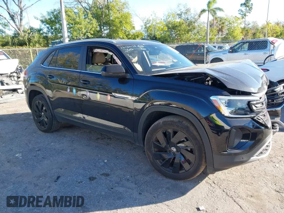 ✅ 2024 Volkswagen Atlas SE • VIN: 1V2JE2CA3RC223049 • Lot: 44054358. Wystawiony na IAAI z przebiegiem 23 857 mil. Bezpłatny archiwum sprzedaży aukcyjnych z USA i szczegółowy raport historii pojazdu na DreamBid. Zdjęcie 1.