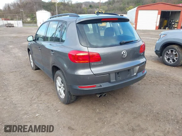 ✅ 2016 Volkswagen Tiguan S • VIN: WVGAV7AX1GW533827 • Lot: 44772771. Wystawiony na IAAI z przebiegiem 79 818 mil. Bezpłatny archiwum sprzedaży aukcyjnych z USA i szczegółowy raport historii pojazdu na DreamBid. Zdjęcie 3.