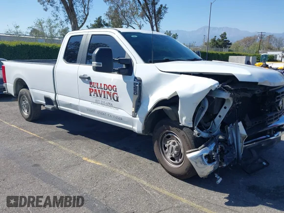 ✅ 2023 Ford F-250 XL • VIN: 1FT7X2AA4PEC25354 • Lot: 41993198. Wystawiony na IAAI z przebiegiem 60 461 mil. Bezpłatny archiwum sprzedaży aukcyjnych z USA i szczegółowy raport historii pojazdu na DreamBid. Zdjęcie 1.