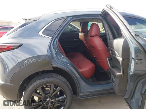 ✅ 2024 Mazda CX-30 S Carbon Edition • VIN: 3MVDMBCM4RM671177 • Лот: 43696289. Опубліковано раніше на IAAI з пробігом 17 948 миль. Безкоштовний доступ до архіву аукціонних продажів зі США та докладний звіт про історію автомобіля на DreamBid. Зображення 8.