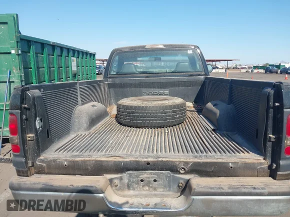 ✅ 2001 Dodge 2500 • VIN: 3B7KF26Z61M550990 • Lot: 41031827. Wystawiony na IAAI z przebiegiem 127 781 mil. Bezpłatny archiwum sprzedaży aukcyjnych z USA i szczegółowy raport historii pojazdu na DreamBid. Zdjęcie 8.