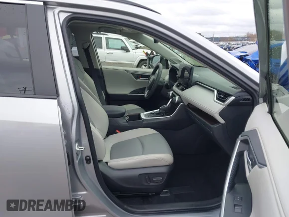 ✅ 2024 Toyota RAV4 Hybrid Limited • VIN: JTMD6RFV1RD117227 • Lot: 44374677. Wystawiony na IAAI z przebiegiem 32 935 mil. Bezpłatny archiwum sprzedaży aukcyjnych z USA i szczegółowy raport historii pojazdu na DreamBid. Zdjęcie 5.