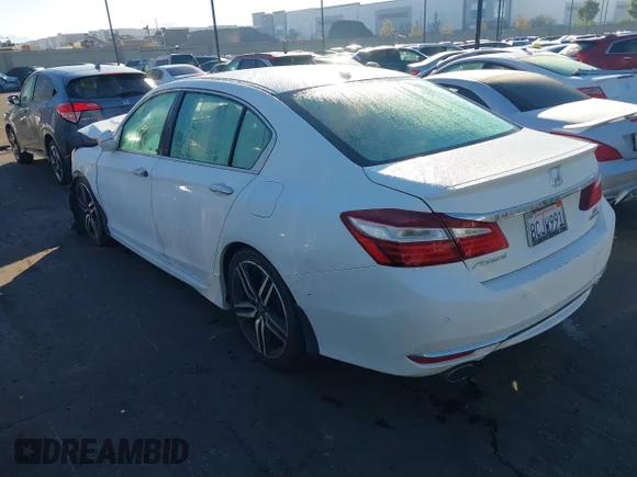 ✅ 2017 Honda Accord Touring • VIN: 1HGCR3F93HA008059 • Lot: 43760391. Wystawiony na IAAI z przebiegiem 109 309 mil. Bezpłatny archiwum sprzedaży aukcyjnych z USA i szczegółowy raport historii pojazdu na DreamBid. Zdjęcie 3.