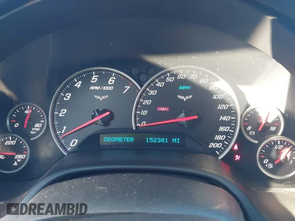 ✅ 2006 Chevrolet Corvette • VIN: 1G1YY26U665102585 • Lot: 44096420. Wystawiony na IAAI z przebiegiem 152 381 mil. Bezpłatny archiwum sprzedaży aukcyjnych z USA i szczegółowy raport historii pojazdu na DreamBid. Zdjęcie 7.