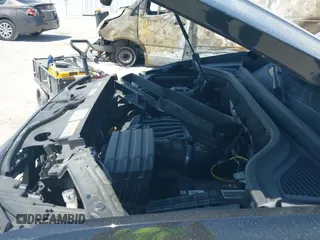 ✅ 2021 Volkswagen Atlas SE • VIN: 1V2WR2CAXMC586838 • Lot: 42581657. Wystawiony na IAAI z przebiegiem 60 922 mil. Bezpłatny archiwum sprzedaży aukcyjnych z USA i szczegółowy raport historii pojazdu na DreamBid. Zdjęcie 19.