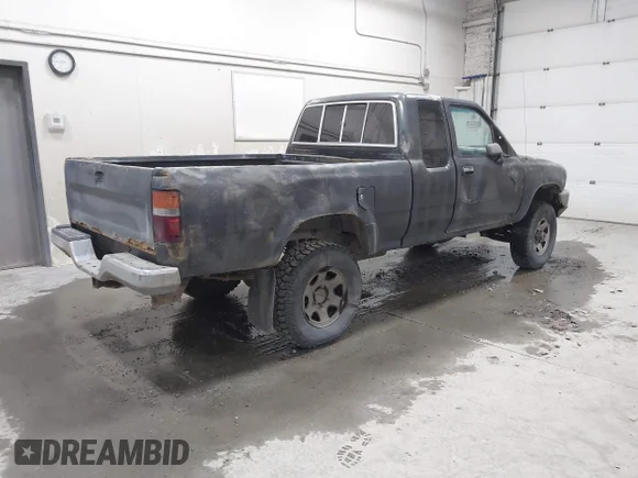 ✅ 1991 Toyota Pickup • VIN: JT4RN13P0M6028973 • Lot: 41937224. Wystawiony na IAAI z przebiegiem 197 566 mil. Bezpłatny archiwum sprzedaży aukcyjnych z USA i szczegółowy raport historii pojazdu na DreamBid. Zdjęcie 4.