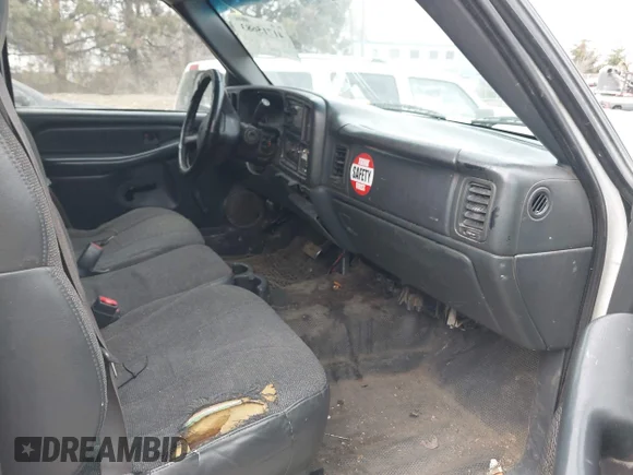 ✅ 2002 Chevrolet Silverado 2500HD • VIN: 1GCHC24U52E262265 • Lot: 41715683. Wystawiony na IAAI z przebiegiem 149 771 mil. Bezpłatny archiwum sprzedaży aukcyjnych z USA i szczegółowy raport historii pojazdu na DreamBid. Zdjęcie 5.