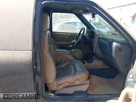 ✅ 1999 GMC Sonoma SLS • VIN: 1GTCT19W5X8526931 • Lot: 43096130. Listed on IAAI with 154,677 mi. Free auction sales archive from the USA and detailed vehicle history report at DreamBid. Image 5.