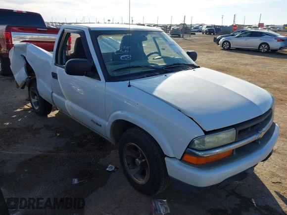 ✅ 2003 Chevrolet S-10 LS • VIN: 1GCCS14X038285924 • Lot: 44029126. Wystawiony na IAAI z przebiegiem 215 644 mil. Bezpłatny archiwum sprzedaży aukcyjnych z USA i szczegółowy raport historii pojazdu na DreamBid. Zdjęcie 1.