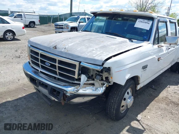 ✅ 1997 Ford F-350 • VIN: 1FTJW35G6VEB41367 • Lot: 42043096. Wystawiony na IAAI z przebiegiem 211 503 mil. Bezpłatny archiwum sprzedaży aukcyjnych z USA i szczegółowy raport historii pojazdu na DreamBid. Zdjęcie 6.