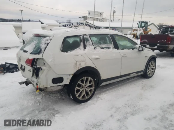 ✅ 2017 Volkswagen Golf S • VIN: 3VWH17AU9HM544190 • Lot: 37464353. Wystawiony na Copart z przebiegiem 94 950 mil. Bezpłatny archiwum sprzedaży aukcyjnych z USA i szczegółowy raport historii pojazdu na DreamBid. Zdjęcie 3.