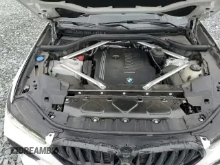 ✅ 2022 BMW X6 xDrive40i • VIN: 5UXCY6C00N9J28423 • Lot: 89817875. Wystawiony na Copart z przebiegiem 58 243 mil. Bezpłatny archiwum sprzedaży aukcyjnych z USA i szczegółowy raport historii pojazdu na DreamBid. Zdjęcie 14.