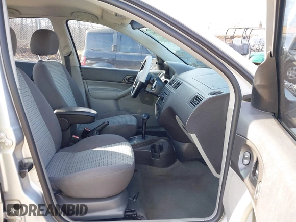 ✅ 2007 Ford Focus S • VIN: 1FAFP34N17W336525 • Lot: 44047845. Wystawiony na IAAI z przebiegiem 160 989 mil. Bezpłatny archiwum sprzedaży aukcyjnych z USA i szczegółowy raport historii pojazdu na DreamBid. Zdjęcie 5.