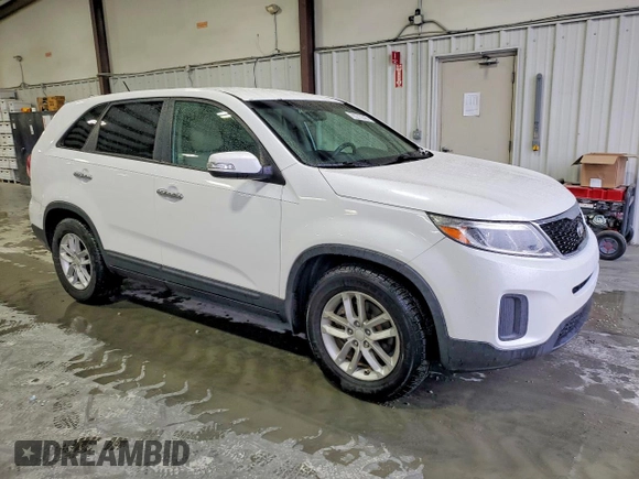 ✅ 2014 Kia Sorento LX • VIN: 5XYKT3A60EG447546 • Lot: 79275545. Wystawiony na Copart z przebiegiem 103 725 mil. Bezpłatny archiwum sprzedaży aukcyjnych z USA i szczegółowy raport historii pojazdu na DreamBid. Zdjęcie 4.