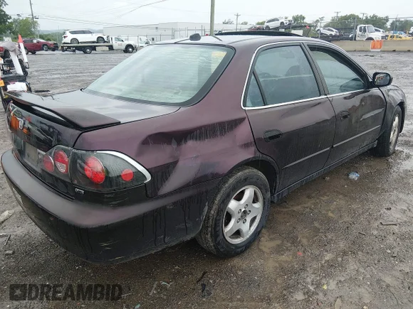 ✅ 1998 Honda Accord EX • VIN: 1HGCG1655WA010089 • Lot: 45257871. Wystawiony na IAAI z przebiegiem 274 657 mil. Bezpłatny archiwum sprzedaży aukcyjnych z USA i szczegółowy raport historii pojazdu na DreamBid. Zdjęcie 4.