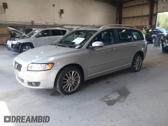 ✅ 2008 Volvo V50 2.5T • VIN: YV1MJ672882400813 • Lot: 42665222. Listed on IAAI with 207,829 mi. Free auction sales archive from the USA and detailed vehicle history report at DreamBid. Image 2.