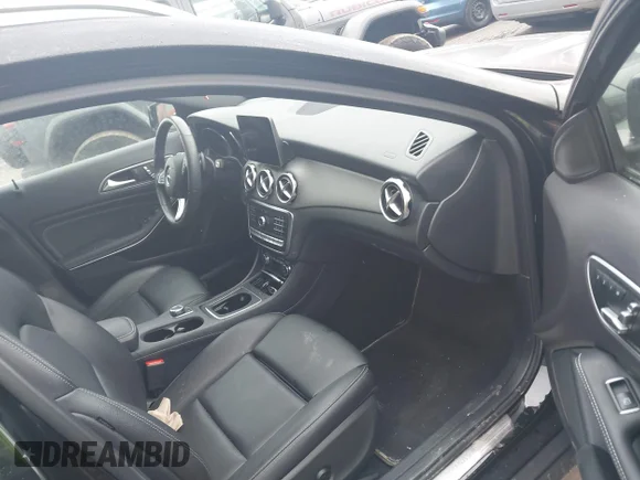 ✅ 2019 Mercedes-Benz GLA 250 • VIN: WDCTG4GB8KJ550173 • Lot: 44339184. Wystawiony na IAAI z przebiegiem 78 164 mil. Bezpłatny archiwum sprzedaży aukcyjnych z USA i szczegółowy raport historii pojazdu na DreamBid. Zdjęcie 5.