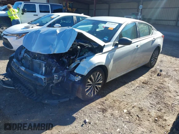 ✅ 2025 Nissan Altima SV • VIN: 1N4BL4DV0SN370115 • Lot: 44130505. Wystawiony na IAAI z przebiegiem 40 030 mil. Bezpłatny archiwum sprzedaży aukcyjnych z USA i szczegółowy raport historii pojazdu na DreamBid. Zdjęcie 2.