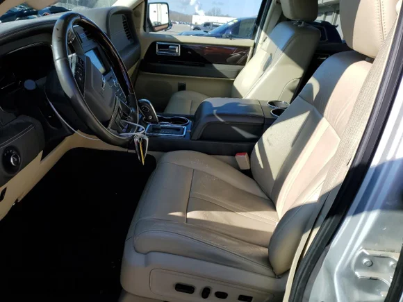 ✅ 2017 Lincoln Navigator Reserve • VIN: 5LMJJ2KTXHEL09826 • Лот: 49072965. Опубліковано раніше на Copart з пробігом 82 196 миль. Безкоштовний доступ до архіву аукціонних продажів зі США та докладний звіт про історію автомобіля на DreamBid. Зображення 7.