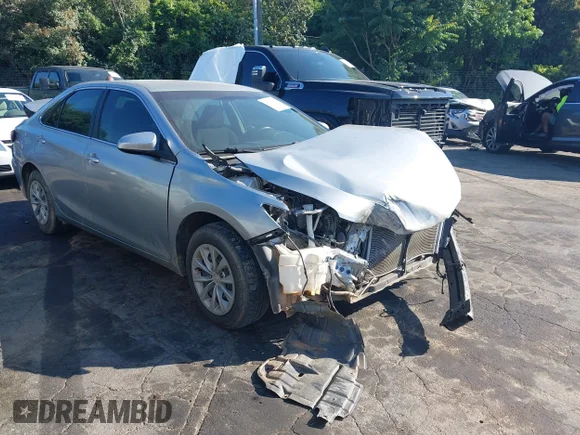 ✅ 2015 Toyota Camry XSE • VIN: 4T1BF1FKXFU476761 • Lot: 45137371. Wystawiony na IAAI z przebiegiem 102 316 mil. Bezpłatny archiwum sprzedaży aukcyjnych z USA i szczegółowy raport historii pojazdu na DreamBid. Zdjęcie 1.