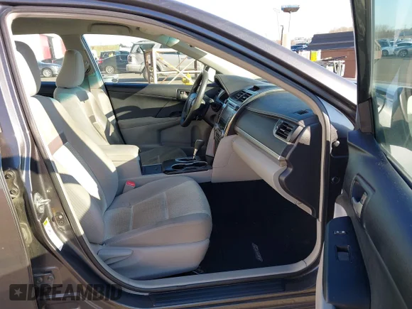 ✅ 2014 Toyota Camry LE • VIN: 4T4BF1FK5ER407254 • Lot: 44217486. Wystawiony na IAAI z przebiegiem 128 141 mil. Bezpłatny archiwum sprzedaży aukcyjnych z USA i szczegółowy raport historii pojazdu na DreamBid. Zdjęcie 5.