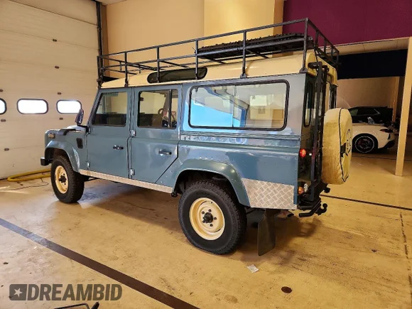 ✅ 1993 Land Rover Defender • VIN: SALLDHMF7KA923757 • Lot: 99943585. Wystawiony na Copart z przebiegiem 100 000 mil. Bezpłatny archiwum sprzedaży aukcyjnych z USA i szczegółowy raport historii pojazdu na DreamBid. Zdjęcie 2.