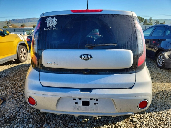 ✅ 2019 Kia Soul + • VIN: KNDJP3A52K7662989 • Lot: 73694055. Wystawiony na Copart z przebiegiem 118 140 mil. Bezpłatny archiwum sprzedaży aukcyjnych z USA i szczegółowy raport historii pojazdu na DreamBid. Zdjęcie 6.