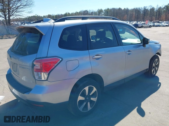 ✅ 2018 Subaru Forester Premium • VIN: JF2SJAEC6JH539080 • Lot: 44606602. Wystawiony na IAAI z przebiegiem 56 112 mil. Bezpłatny archiwum sprzedaży aukcyjnych z USA i szczegółowy raport historii pojazdu na DreamBid. Zdjęcie 4.