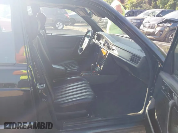 ✅ 1992 Mercedes-Benz 190 E • VIN: WDBDA28D7NF901693 • Lot: 45482211. Listed on IAAI with 99,971 mi. Free auction sales archive from the USA and detailed vehicle history report at DreamBid. Image 5.