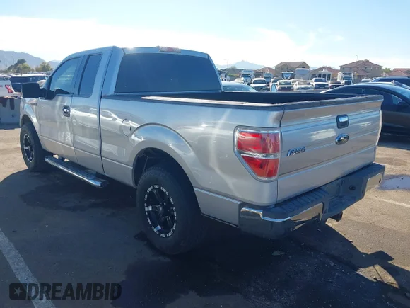 ✅ 2010 Ford F-150 XL • VIN: 1FTFX1CV0AKE16817 • Lot: 44163462. Wystawiony na IAAI z przebiegiem 256 214 mil. Bezpłatny archiwum sprzedaży aukcyjnych z USA i szczegółowy raport historii pojazdu na DreamBid. Zdjęcie 3.