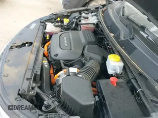 ✅ 2021 Chrysler Pacifica Hybrid Touring L • VIN: 2C4RC1L76MR596224 • Lot: 42834288. Wystawiony na IAAI z przebiegiem 83 628 mil. Bezpłatny archiwum sprzedaży aukcyjnych z USA i szczegółowy raport historii pojazdu na DreamBid. Zdjęcie 19.