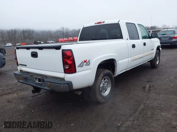 ✅ 2006 Chevrolet Silverado 1500HD LT2 • VIN: 1GCGK13U26F243053 • Lot: 44771879. Wystawiony na IAAI z przebiegiem 200 040 mil. Bezpłatny archiwum sprzedaży aukcyjnych z USA i szczegółowy raport historii pojazdu na DreamBid. Zdjęcie 4.