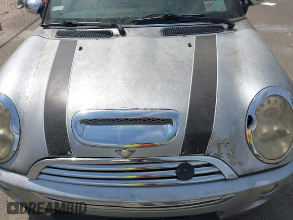 ✅ 2005 MINI Convertible S • VIN: WMWRH33585TK55720 • Лот: 44688567. Опубліковано раніше на IAAI з пробігом 135 444 миль. Безкоштовний доступ до архіву аукціонних продажів зі США та докладний звіт про історію автомобіля на DreamBid. Зображення 6.