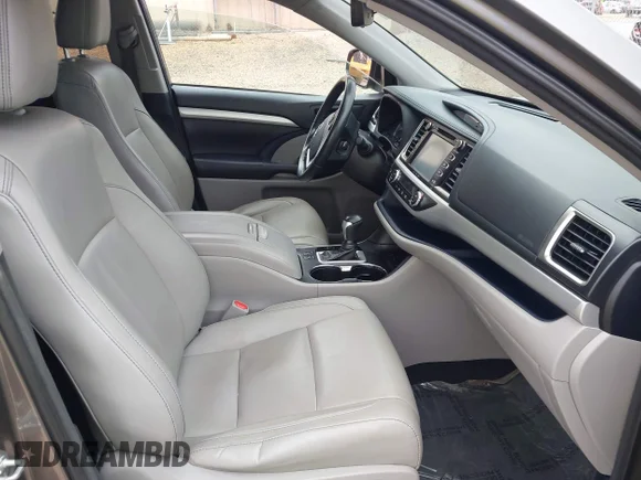 ✅ 2018 Toyota Highlander XLE • VIN: 5TDKZRFH7JS544235 • Lot: 45445000. Wystawiony na IAAI z przebiegiem 153 476 mil. Bezpłatny archiwum sprzedaży aukcyjnych z USA i szczegółowy raport historii pojazdu na DreamBid. Zdjęcie 5.