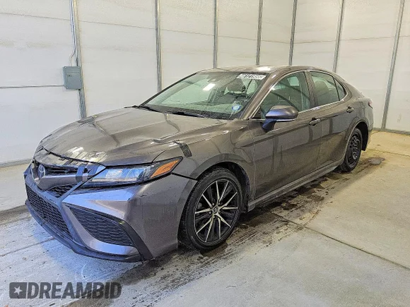 ✅ 2023 Toyota Camry SE • VIN: 4T1G11AK5PU807064 • Лот: 46121956. Опубликован ранее на Copart с пробегом 77 980 миль. Бесплатный доступ к архиву аукционных продаж из США и подробный отчёт об истории автомобиля на DreamBid. Изображение 1.