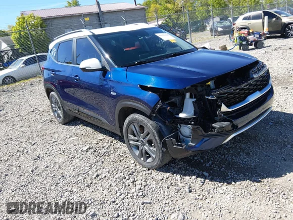 ✅ 2023 Kia Seltos S • VIN: KNDEUCAA4P7390928 • Lot: 45111228. Wystawiony na IAAI z przebiegiem 62 182 mil. Bezpłatny archiwum sprzedaży aukcyjnych z USA i szczegółowy raport historii pojazdu na DreamBid. Zdjęcie 1.