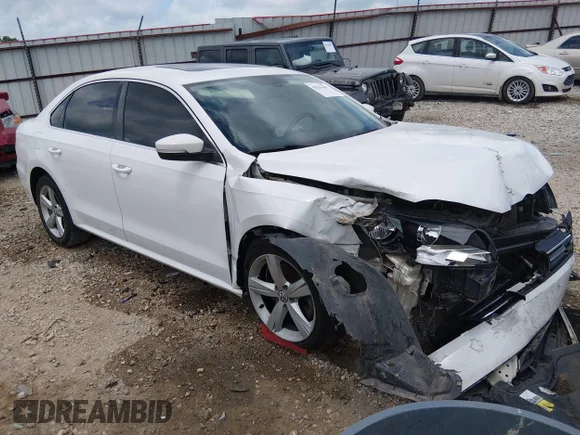 ✅ 2013 Volkswagen Passat SE • VIN: 1VWBH7A32DC107104 • Lot: 45291699. Wystawiony na IAAI z przebiegiem 169 821 mil. Bezpłatny archiwum sprzedaży aukcyjnych z USA i szczegółowy raport historii pojazdu na DreamBid. Zdjęcie 1.